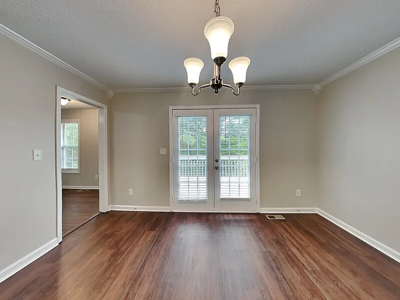 4 bed, 3.0 bath, 2116 sqft, $2,250 — Photo 4