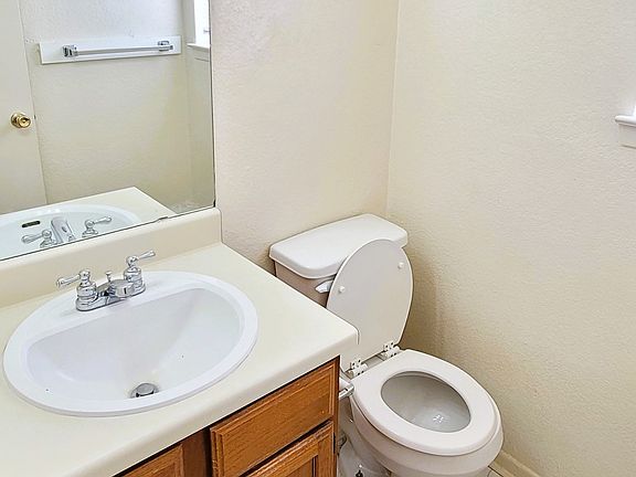 5th image of 1703 Cedarview Cir APT C