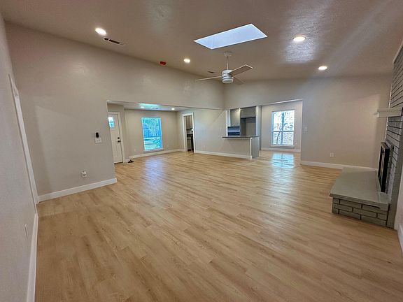 4th image of 2922 Berkshire Dr
