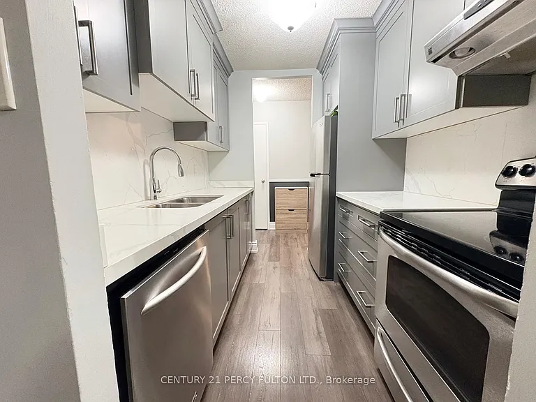 936 Glen St #106 — Photo 4