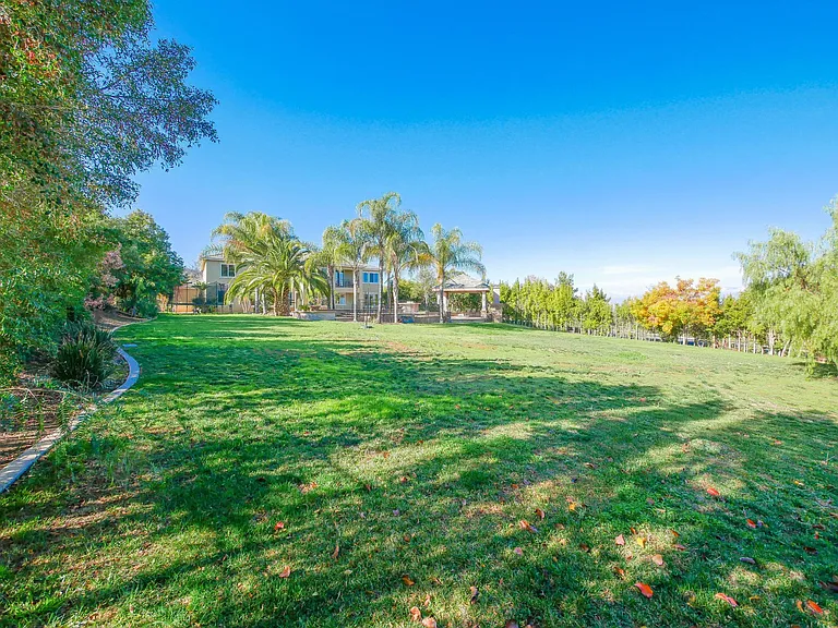 4215 Jameson Cir — Photo 13