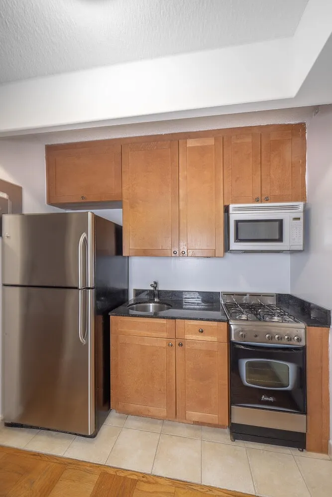 115 East 34th Street — Photo 3