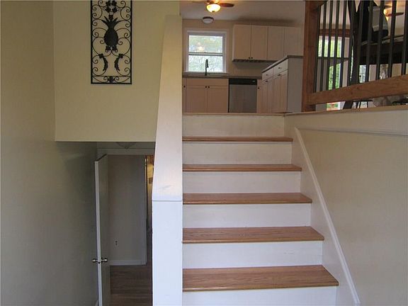 5th image of 106 Briarwood Dr