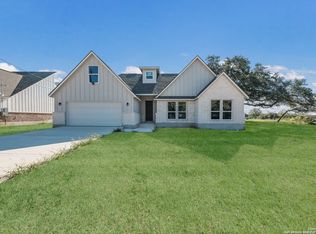 1110 Devine Dr, Devine, TX 78016