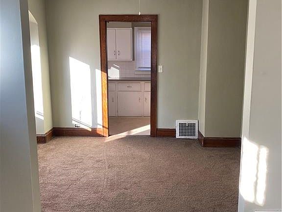 5th image of 1287 Hazelwood Ave