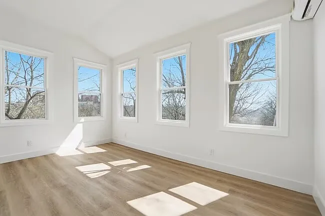 2210 Eureka Ter — Photo 17