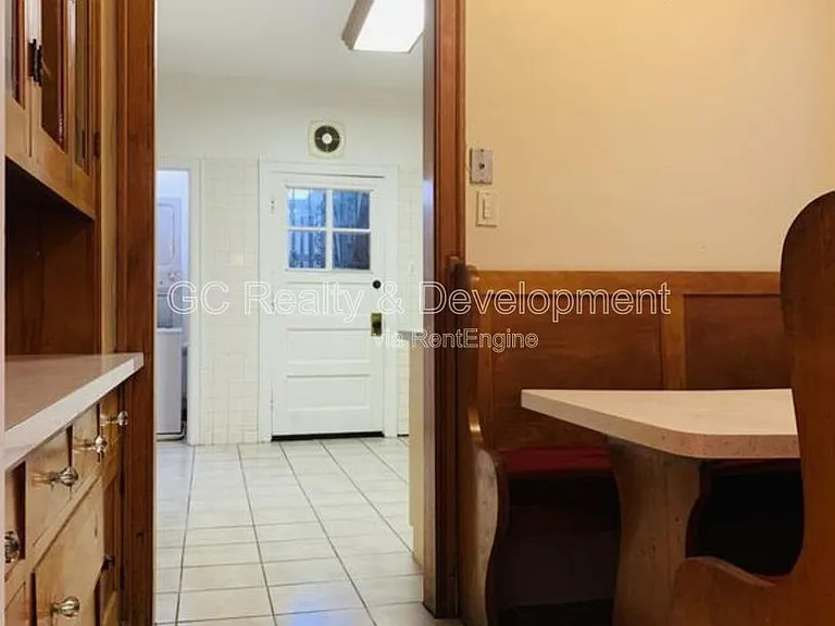 6316 N Rockwell St #2 — Photo 8