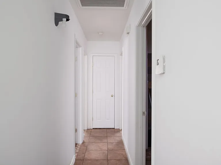 541 W Melrose Dr — Photo 8
