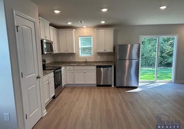 3 bed, 1460 sqft, $2,100 — Photo 4