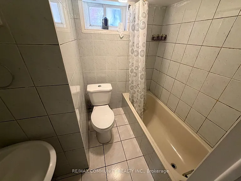52 Grassington Cres #BASEMENT — Photo 19