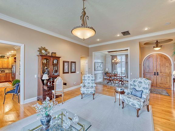 5th image of 4139 E Kensington Street