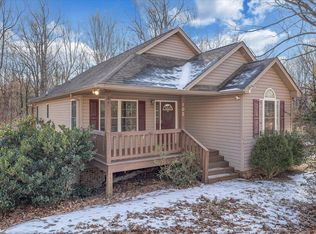 102 Woodlake Dr, Goodview, VA 24095