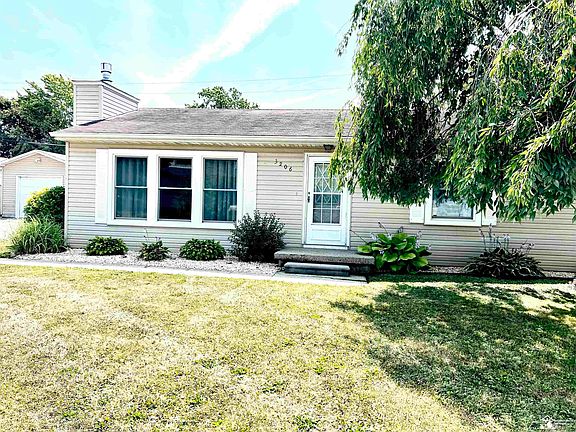 2nd image of 3206 Laurelwood St