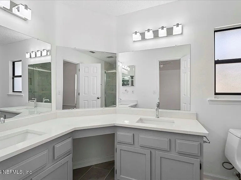 4470 Carriage Crossing Dr — Photo 5