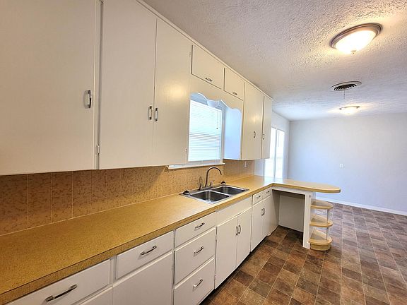 5th image of 608 Bradley Dr