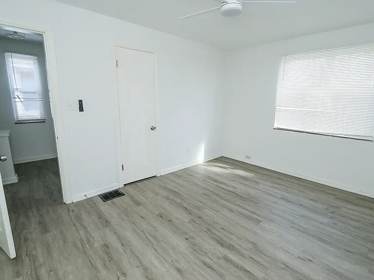 1198 Linwood Ave #1198 — Photo 11