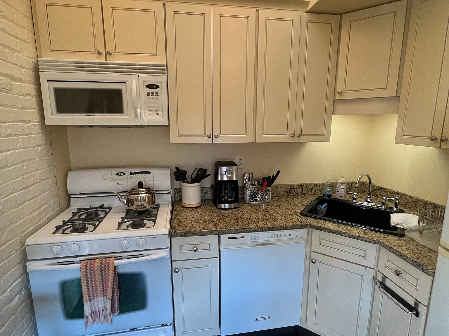 1 bed, 750 sqft, $1,750 — Photo 4