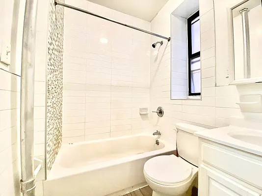 Rented by Bruma Realty LLC | media 8