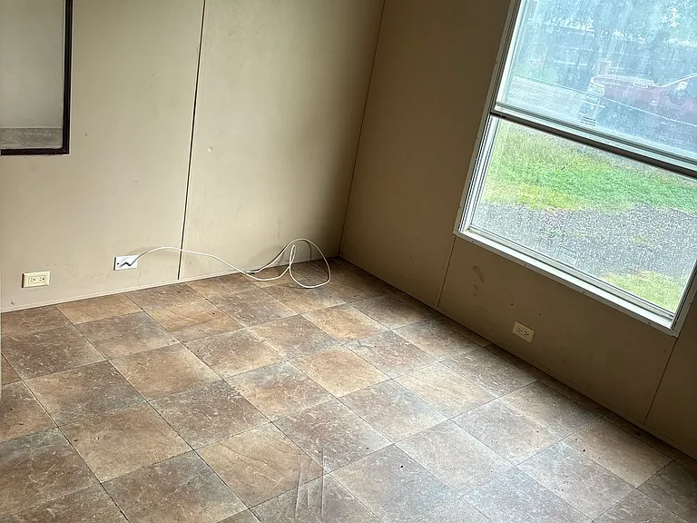 407 E Main St — Photo 10
