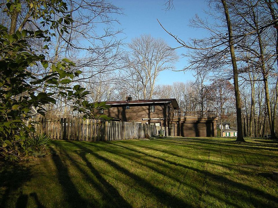 2nd image of 1084 Fox Run Rd