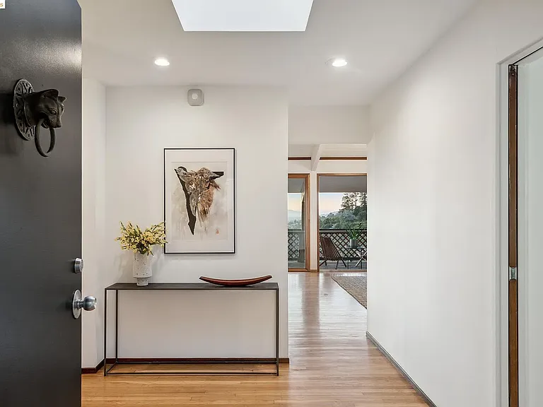 540 Dwight Pl — Photo 4