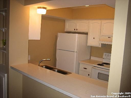2nd image of 2811 Woodbury Dr APT 404