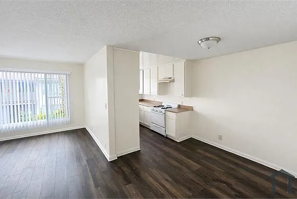 4547 August St #5 — Photo 2