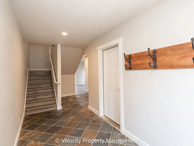 600 SW Otter Way — Photo 2
