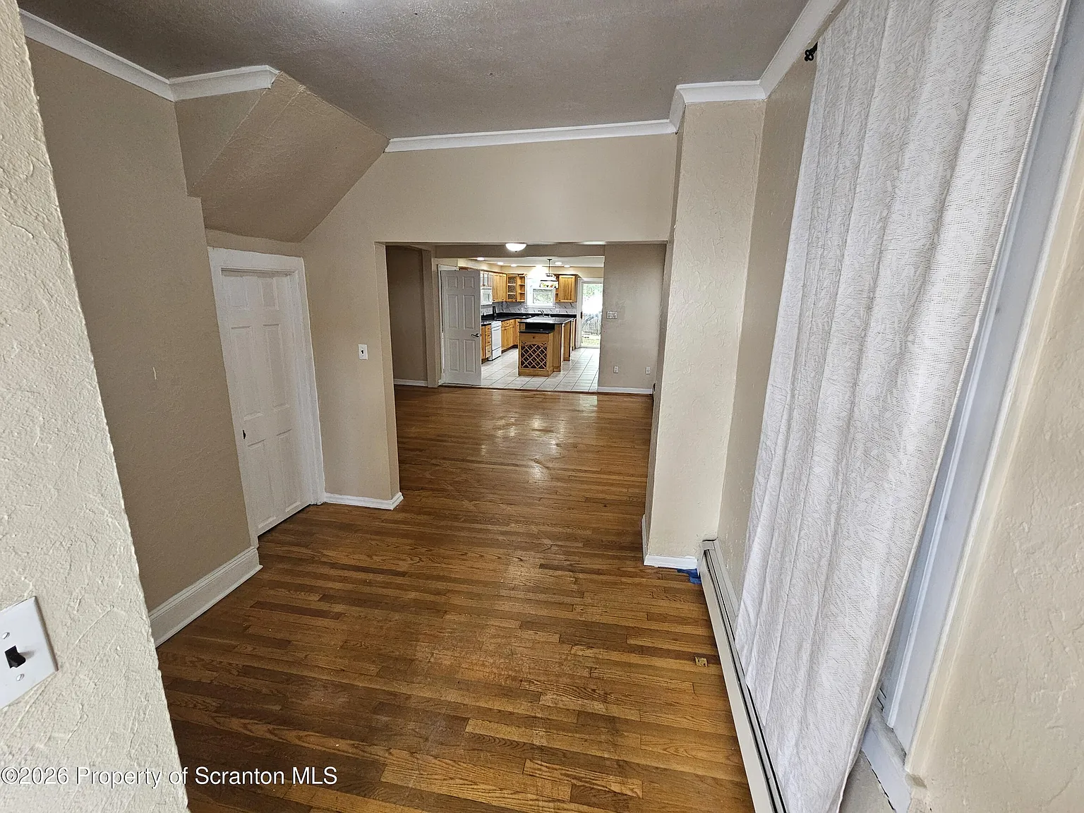 3 bed, 1.5 bath, 1728 sqft, $1,600 — Photo 3