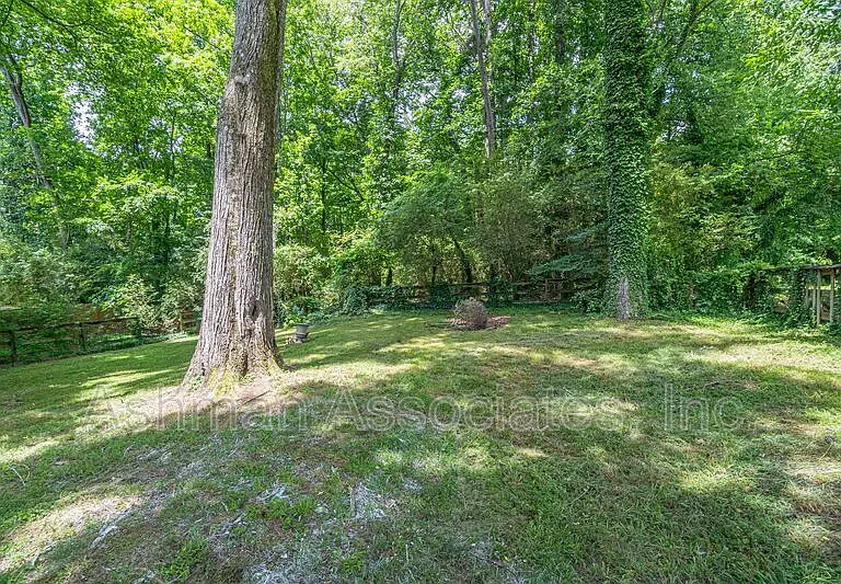 2402 Betsy Ct SW — Photo 40