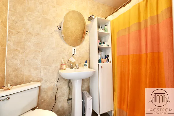 Rented by Hagstrom Management Inc | media 7