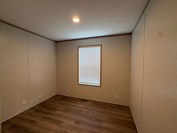 4th image of 1134 Scarlet Oak East 243