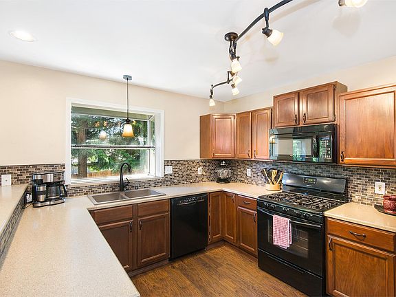 3rd image of 4050 SE Conifer Park Dr