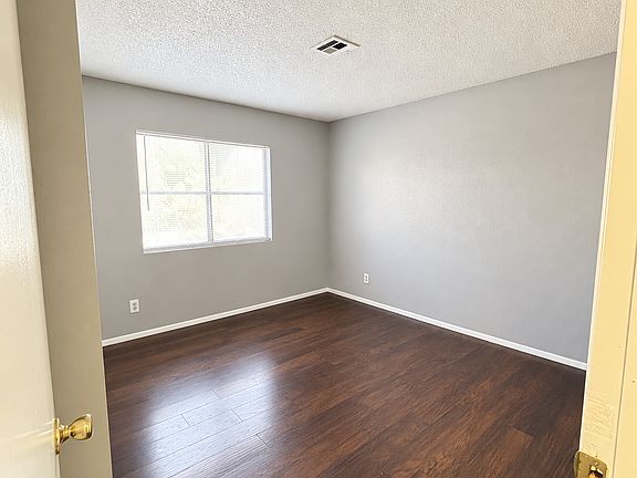 5th image of 2853 Wheelwright Dr APT B
