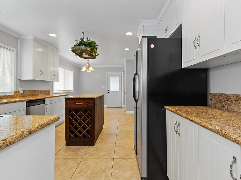 831 E Hoover Ave — Photo 3