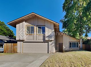 9236 Linda Rio Dr, Sacramento, CA 95826