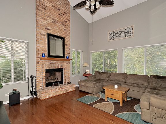 2nd image of 770 Waterview Dr
