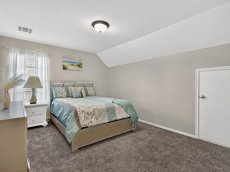 1004 S 75th St — Photo 40
