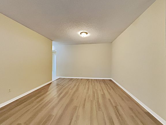 3rd image of 117 Crestwood Dr