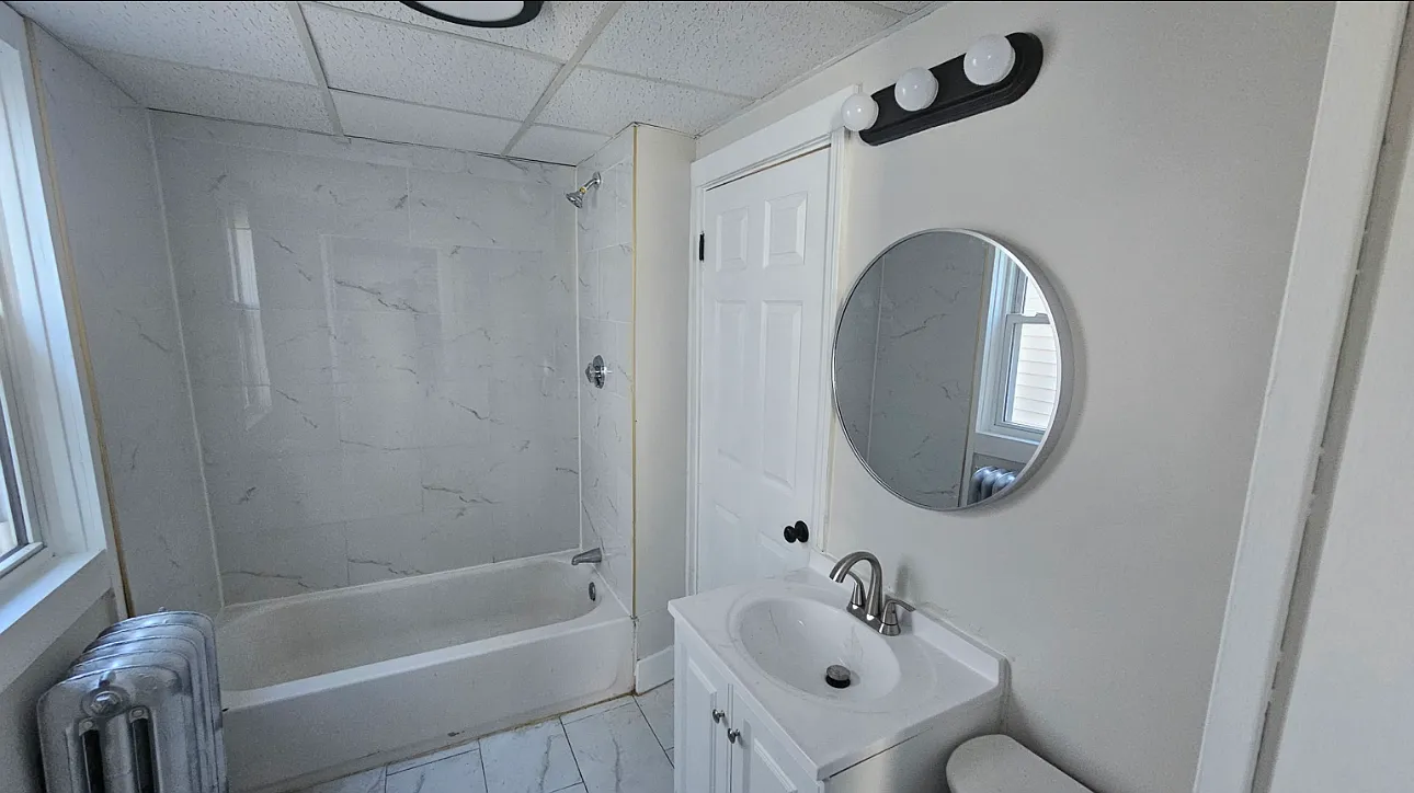 4 bed, 1000 sqft, $2,500 — Photo 4