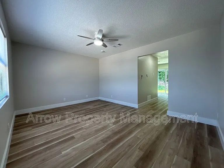 1218 S Jackson St — Photo 2
