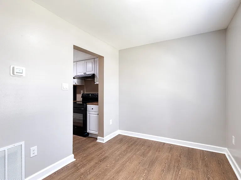 1869 Robin Ct — Photo 4