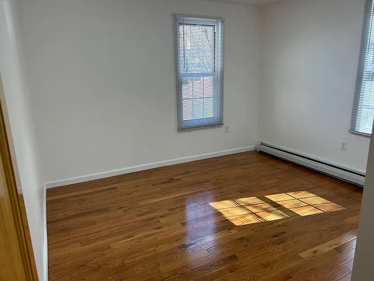 933 Wyandotte St — Photo 32