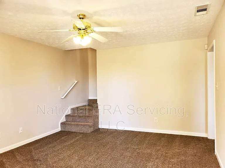 97 Livingston Ln — Photo 4