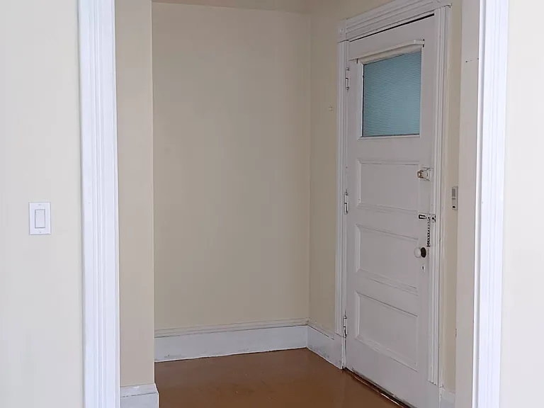 52 Crescent Ave #1 — Photo 2