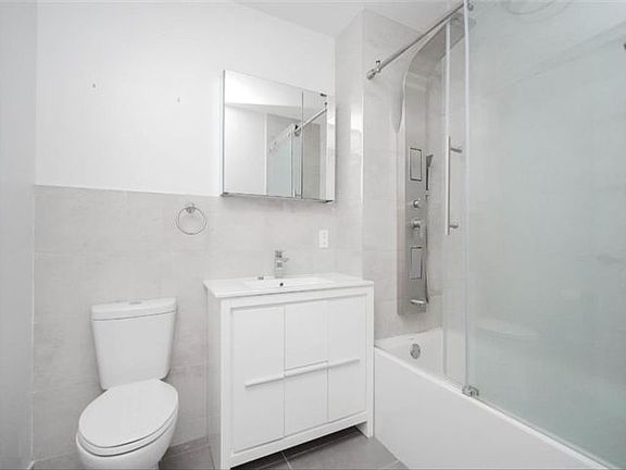 5th image of 2733 E 12th St #5G