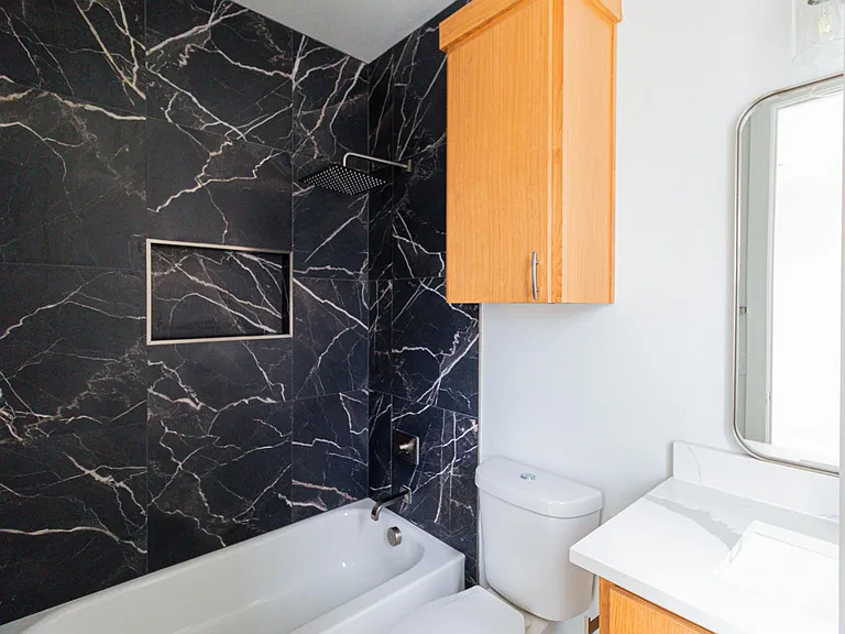 4210 Roseland Ave #104 — Photo 24