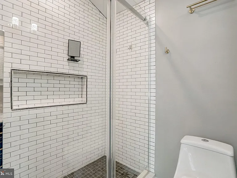 8015 New Market Rd — Photo 33