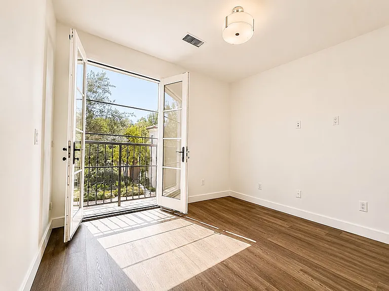 111 Rodeo — Photo 35