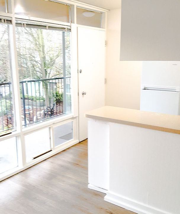 1st image of 706 Belmont Ave E APT 4